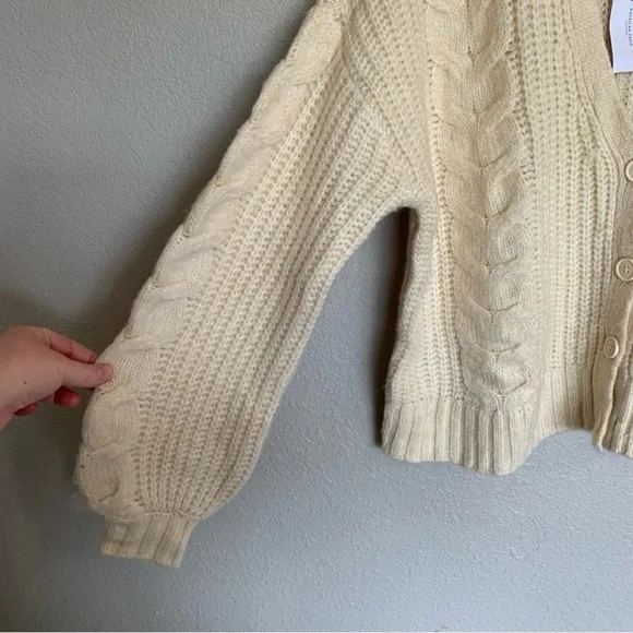 American Eagle Cream Cropped Cardigan Sweater Size Small Cable Knit NWT - Picture 4 of 15